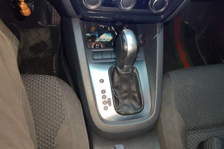 Used Volkswagen Sagitar 2014 Revised Version 1.6L Automatic Leading Edition Gear Lever