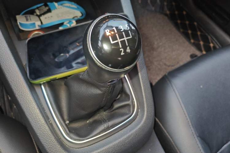 Used Volkswagen Sagitar 2014 Revised Version 1.4TSI Manual Luxury Edition Gear Lever