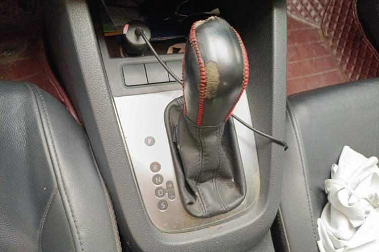 Used Volkswagen Sagitar 2014 Revised Version 1.6L Automatic Comfort Edition Gear Lever