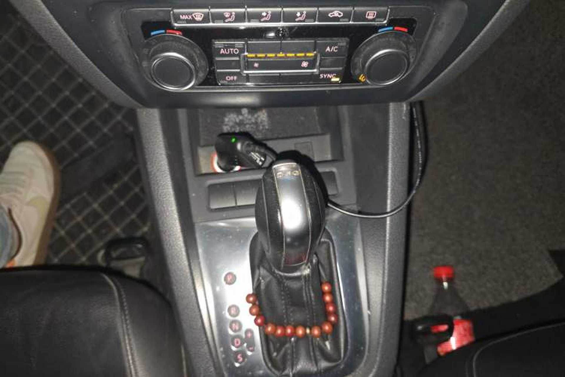 Used Volkswagen Sagitar 2014 1.4TSI Automatic Luxury Model Gear Lever