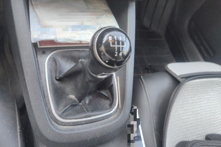 Used Volkswagen Sagitar 2014 1.4TSI Manual Luxury Model Gear Lever