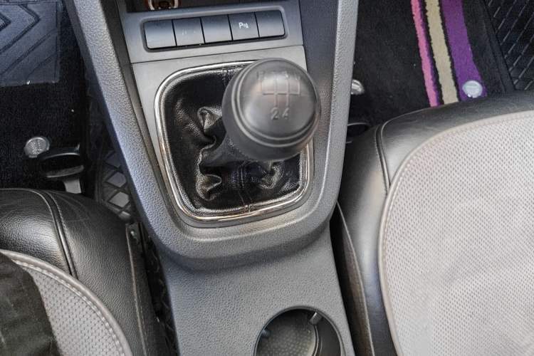 Used Volkswagen Sagitar 2014 Revised Version 1.4TSI Manual Luxury Edition Gear Lever