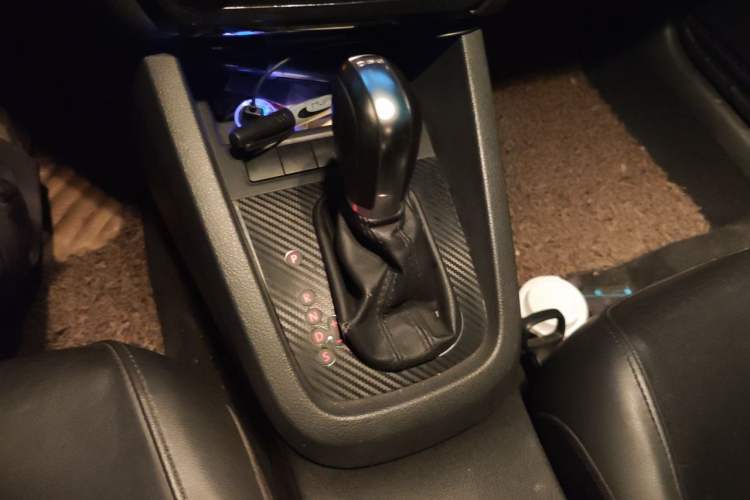 Used Volkswagen Sagitar 2014 Revised Version 1.4TSI Automatic Luxury Edition Gear Lever