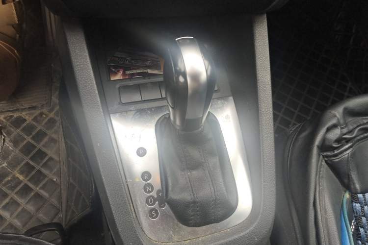 Used Volkswagen Sagitar 2014 Revised Version 1.6L Automatic Fashionable Style Gear Lever