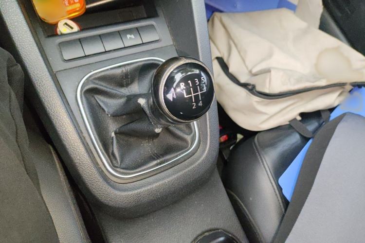 Used Volkswagen Sagitar 2014 1.4TSI Manual Luxury Model Gear Lever