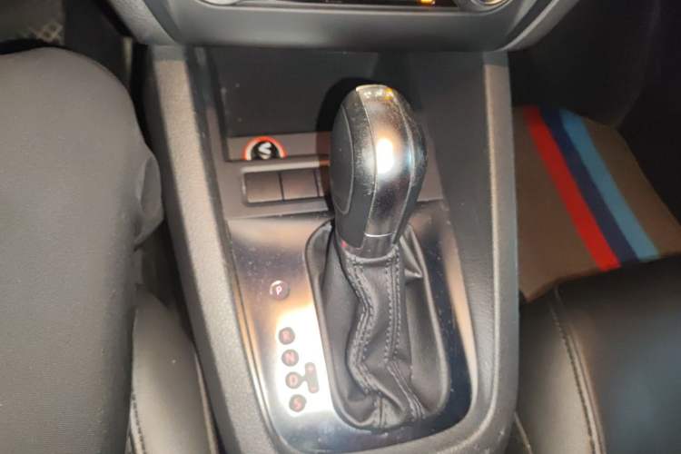 Used Volkswagen Sagitar 2014 Revised Version 1.4TSI Automatic Luxury Edition Gear Lever