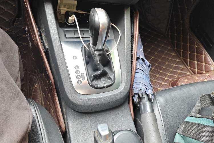 Used Volkswagen Sagitar 2014 Revised Version 1.4TSI Automatic Luxury Edition Gear Lever