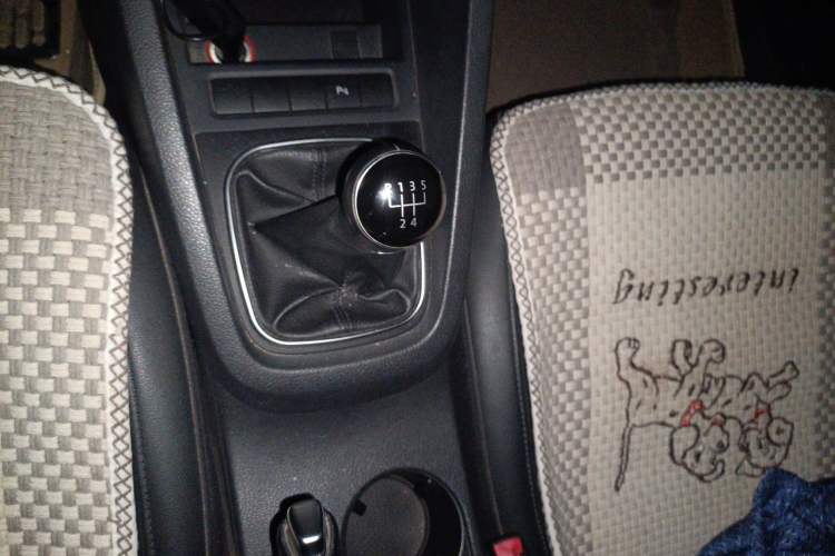Used Volkswagen Sagitar 2014 1.4TSI Manual Luxury Model Gear Lever