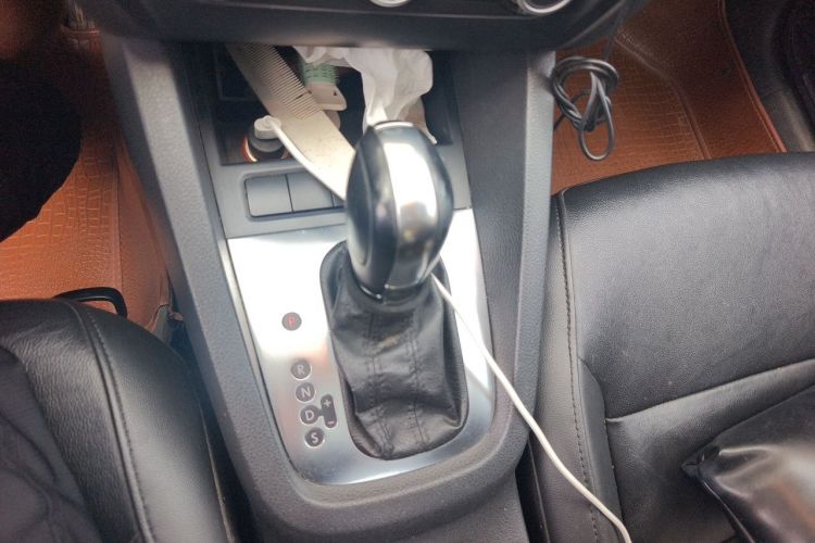 Used Volkswagen Sagitar 2014 Revised Version 1.6L Automatic Leading Edition Gear Lever