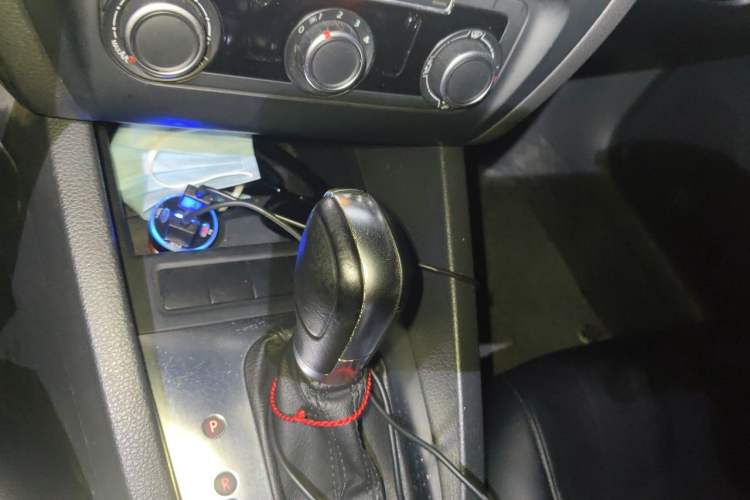 Used Volkswagen Sagitar 2014 Revised Version 1.6L Automatic Leading Edition Gear Lever