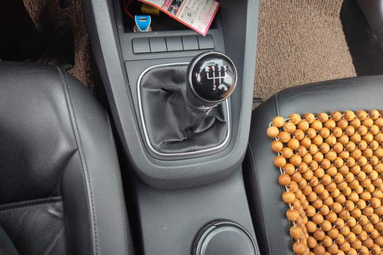 Used Volkswagen Sagitar 2014 1.6L Manual Comfort Model Gear Lever