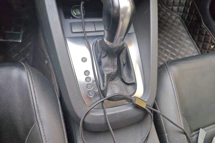 Used Volkswagen Sagitar 2014 1.4TSI Automatic Luxury Model Gear Lever