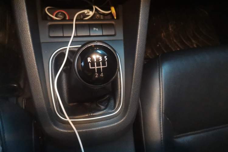 Used Volkswagen Sagitar 2014 1.4TSI Manual Luxury Model Gear Lever