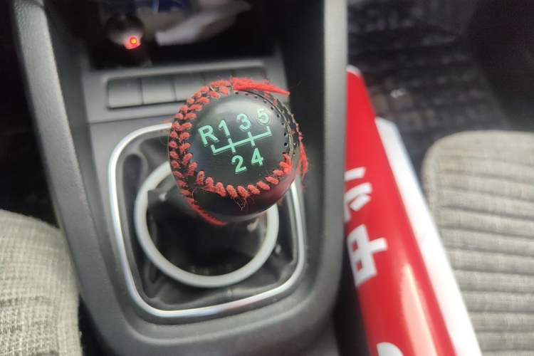 Used Volkswagen Sagitar 2014 1.6L Manual Comfort Model Gear Lever