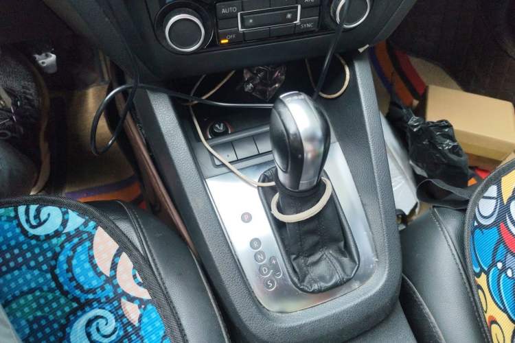 Used Volkswagen Sagitar 2014 1.4TSI Automatic Luxury Model Gear Lever