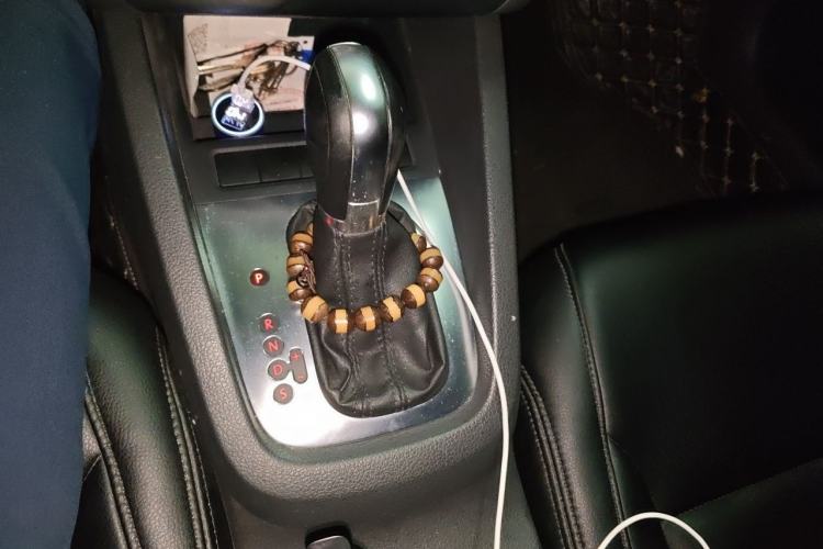 Used Volkswagen Sagitar 2014 1.6L Automatic Comfort Model Gear Lever