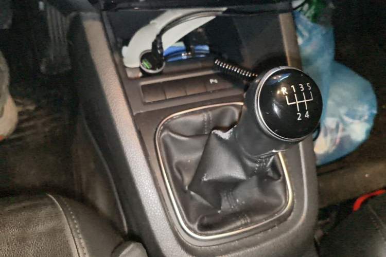 Used Volkswagen Sagitar 2014 Revised Version 1.4TSI Manual Luxury Edition Gear Lever