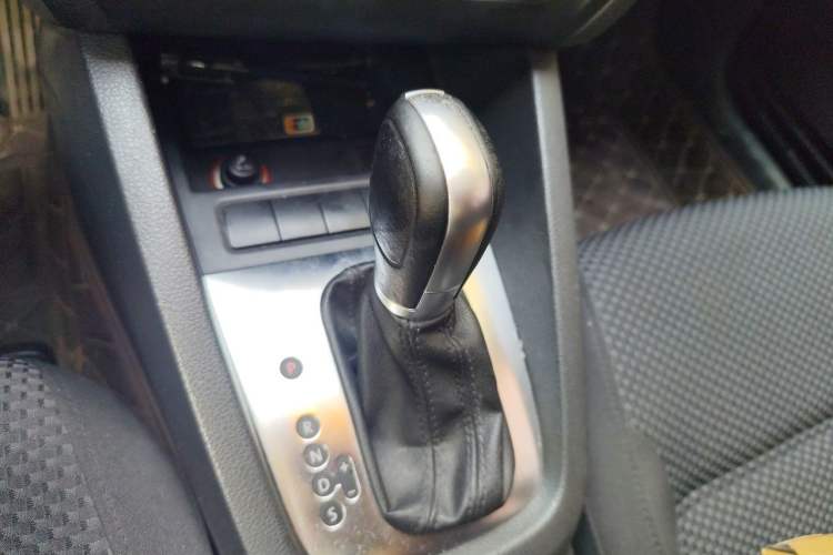 Used Volkswagen Sagitar 2014 Revised Version 1.6L Automatic Leading Edition Gear Lever
