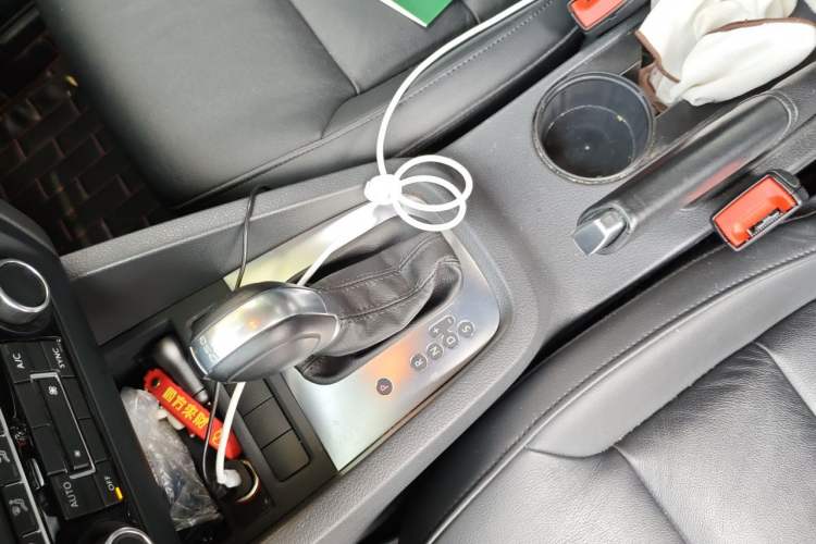 Used Volkswagen Sagitar 2014 Revised Version 1.4TSI Automatic Luxury Edition Gear Lever