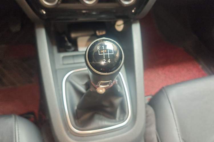 Used Volkswagen Sagitar 2014 Revised Version 1.6L Manual Comfort Edition Gear Lever