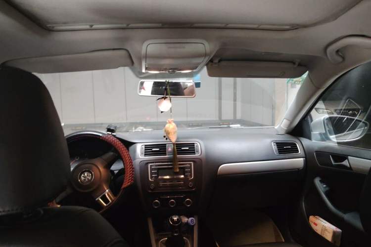 Used Volkswagen Sagitar 2014 1.6L Manual Comfort Model Headliner