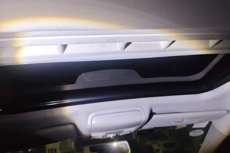 Used Volkswagen Sagitar 2014 Revised Version 1.4TSI Automatic Luxury Edition Headliner