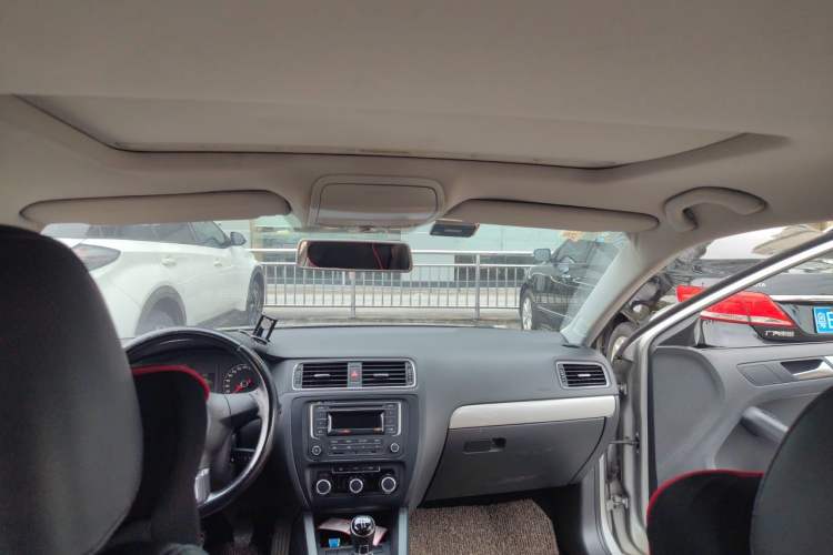 Used Volkswagen Sagitar 2014 1.6L Manual Comfort Model Headliner