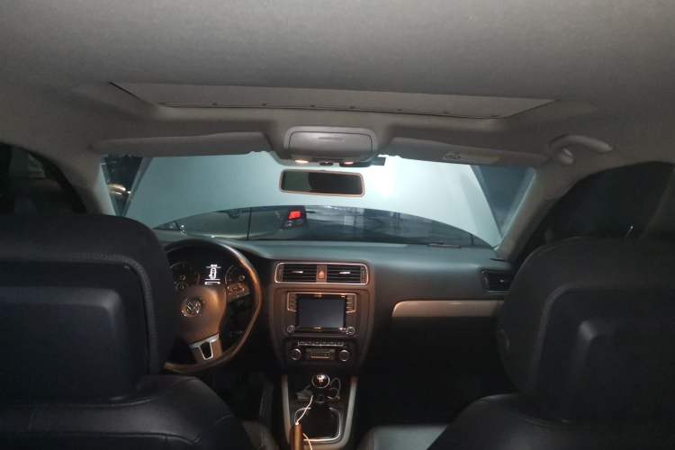 Used Volkswagen Sagitar 2014 1.4TSI Manual Luxury Model Headliner