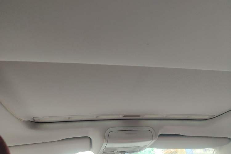 Used Volkswagen Sagitar 2014 1.6L Manual Comfort Model Headliner