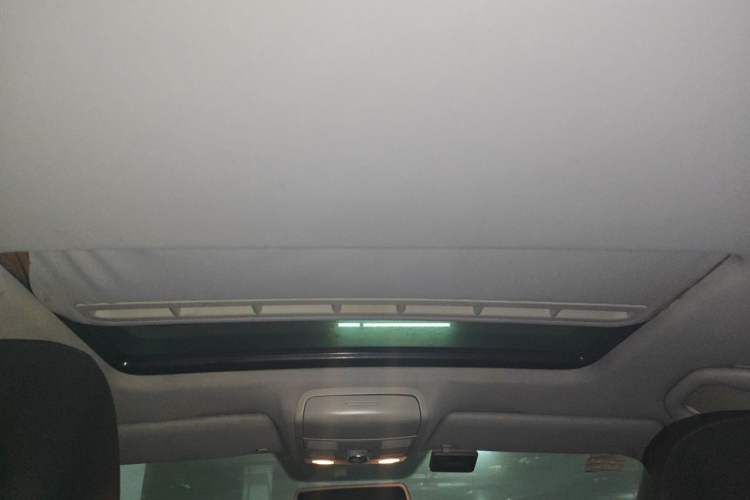Used Volkswagen Sagitar 2014 1.6L Manual Comfort Model Headliner