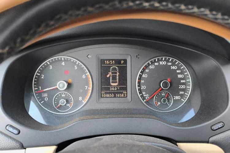 Used Volkswagen Sagitar 2014 1.4TSI Automatic Luxury Model Instrument Cluster