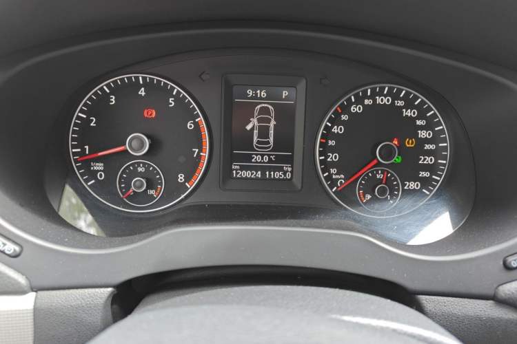 Used Volkswagen Sagitar 2014 1.4TSI Automatic Luxury Model Instrument Cluster