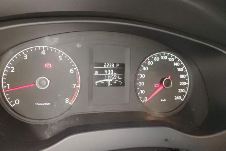 Used Volkswagen Sagitar 2014 1.6L Automatic Comfort Model Instrument Cluster