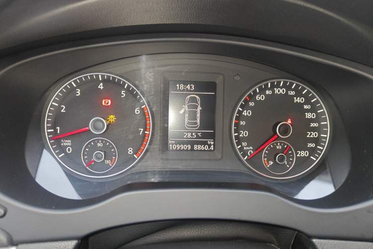 Used Volkswagen Sagitar 2014 Revised Version 1.4TSI Manual Luxury Edition Instrument Cluster