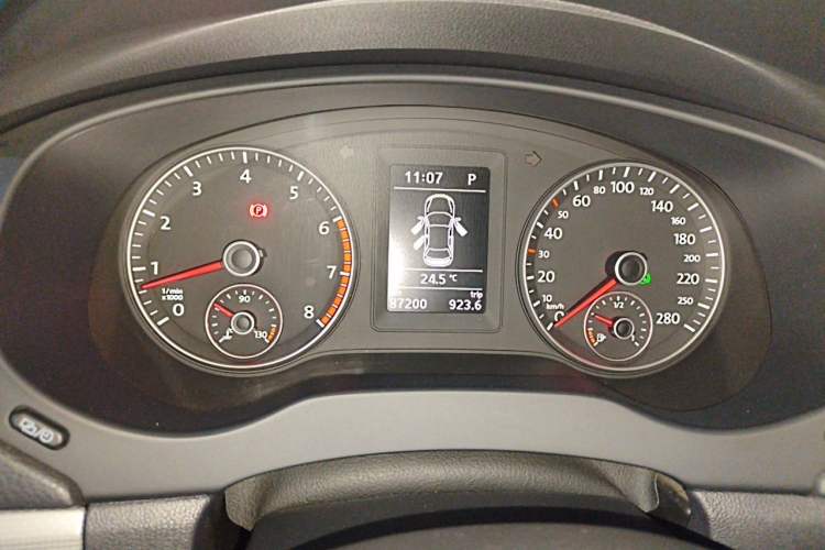 Used Volkswagen Sagitar 2014 Revised Version 1.4TSI Automatic Luxury Edition Instrument Cluster