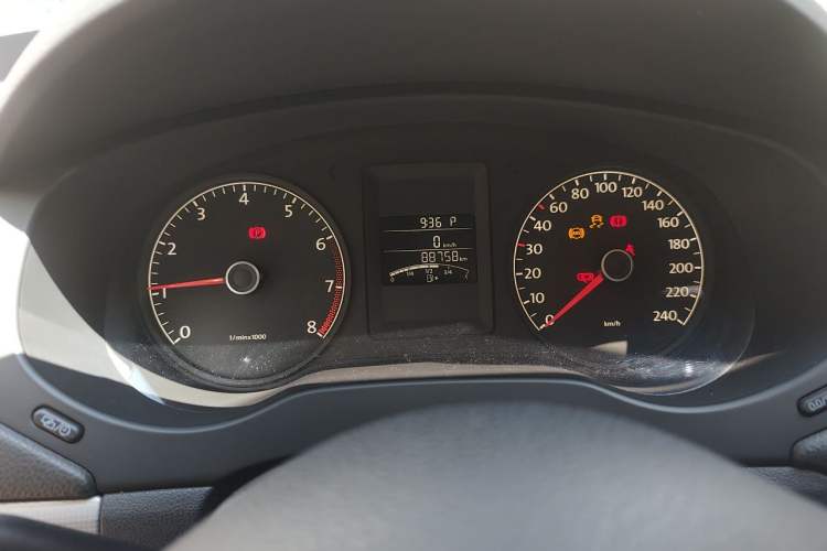 Used Volkswagen Sagitar 2014 Revised Version 1.6L Automatic Comfort Edition Instrument Cluster