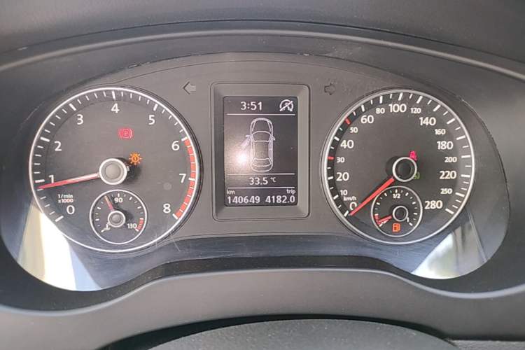 Used Volkswagen Sagitar 2014 1.4TSI BlueMotion Edition Instrument Cluster
