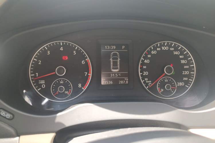 Used Volkswagen Sagitar 2014 1.4TSI Automatic Luxury Model Instrument Cluster