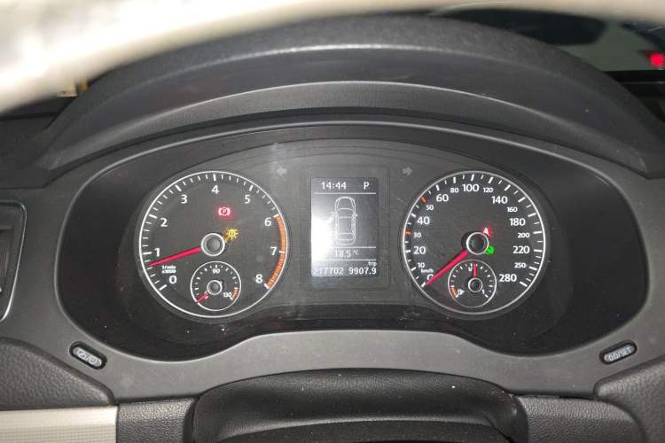 Used Volkswagen Sagitar 2014 1.4TSI Automatic Luxury Model Instrument Cluster