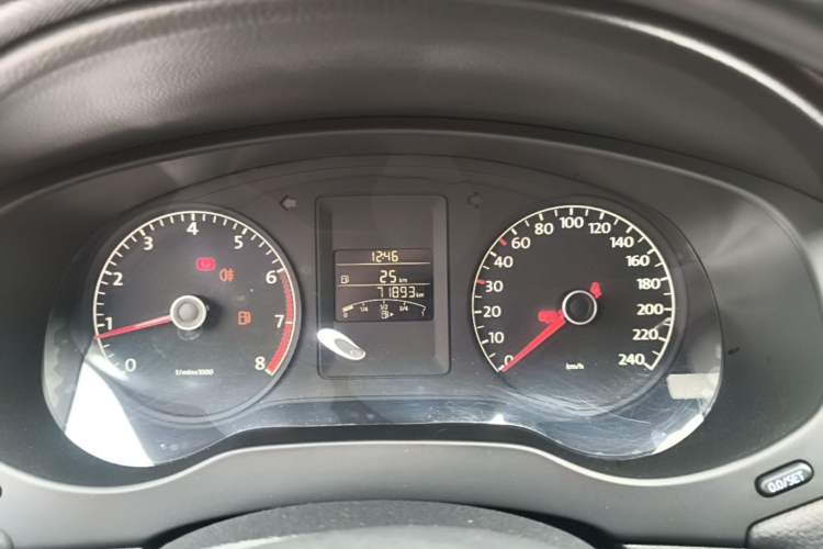 Used Volkswagen Sagitar 2014 Revised Version 1.6L Manual Comfort Edition Instrument Cluster