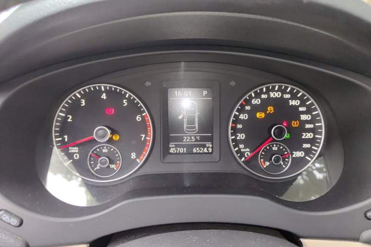 Used Volkswagen Sagitar 2014 Revised Version 1.4TSI Automatic Luxury Edition Instrument Cluster