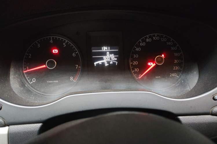Used Volkswagen Sagitar 2014 1.6L Manual Comfort Model Instrument Cluster