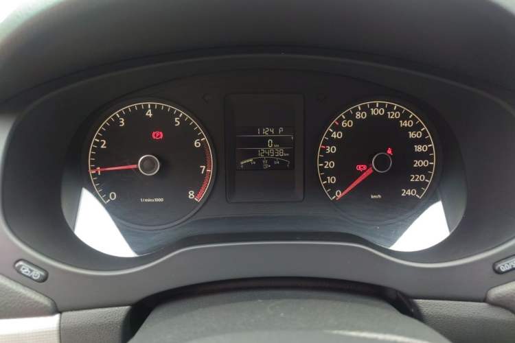 Used Volkswagen Sagitar 2014 Revised Version 1.6L Automatic Comfort Edition Instrument Cluster