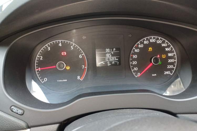 Used Volkswagen Sagitar 2014 1.6L Automatic Comfort Model Instrument Cluster