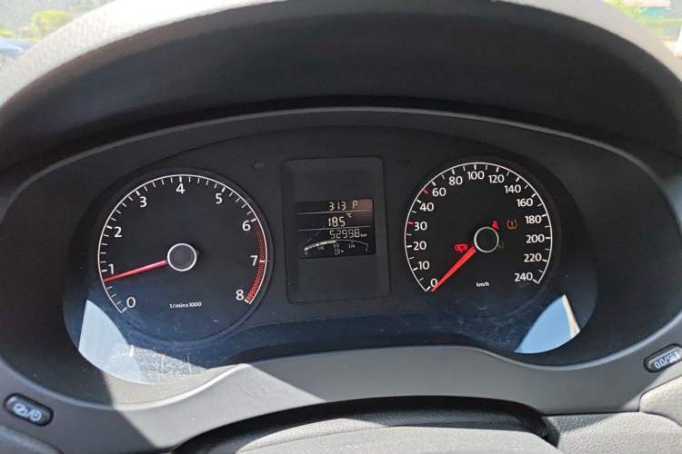 Used Volkswagen Sagitar 2014 1.6L Automatic Comfort Model Instrument Cluster
