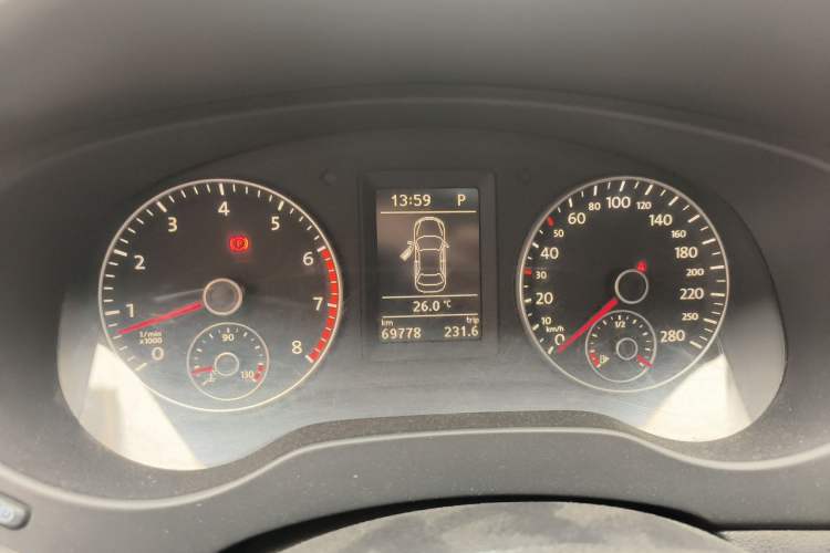 Used Volkswagen Sagitar 2014 Revised Version 1.4TSI Automatic Elite Edition Instrument Cluster