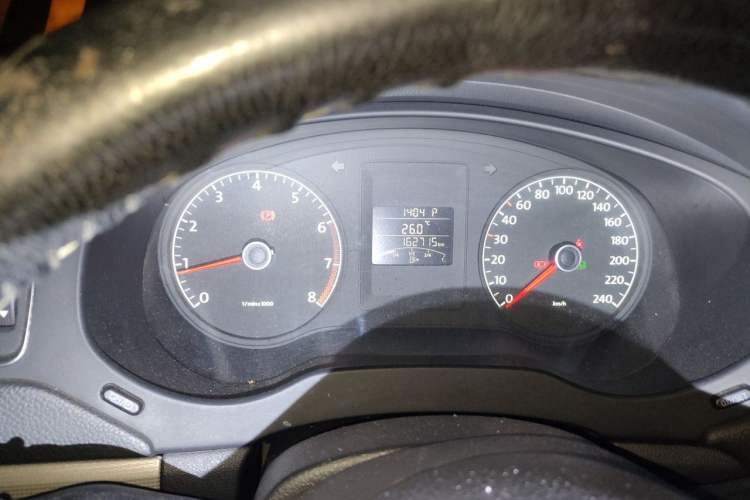 Used Volkswagen Sagitar 2014 1.6L Automatic Fashion Model Instrument Cluster