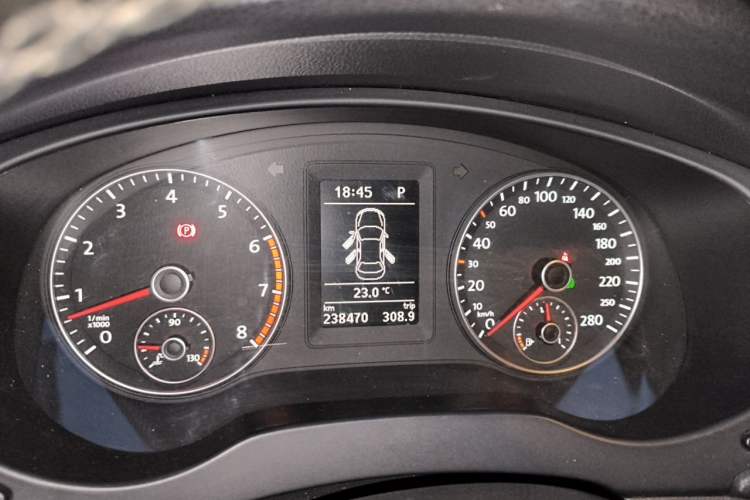 Used Volkswagen Sagitar 2014 Revised Version 1.4TSI Automatic Luxury Edition Instrument Cluster