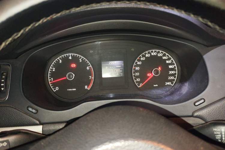 Used Volkswagen Sagitar 2014 1.6L Manual Comfort Model Instrument Cluster