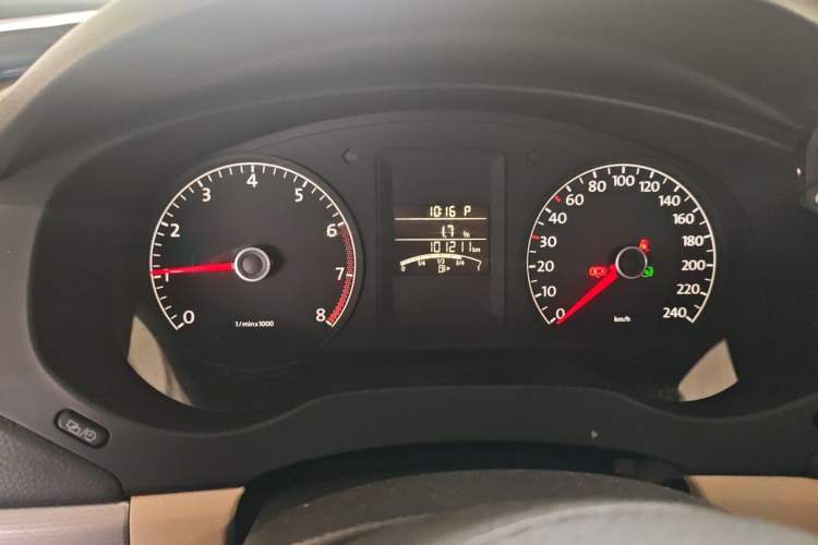Used Volkswagen Sagitar 2014 1.6L Automatic Comfort Model Instrument Cluster